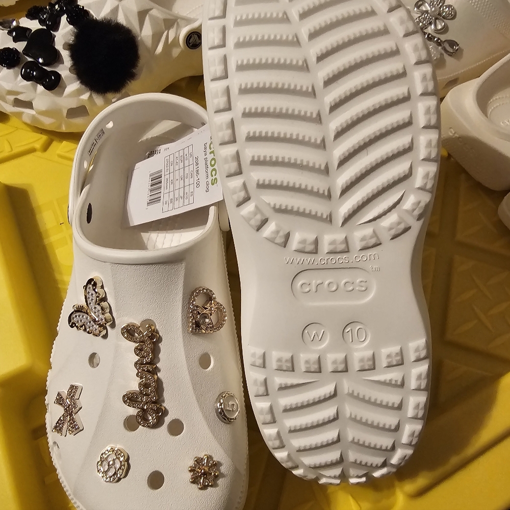 💛Elevate Your Comfort! Classic White Baya Platform Crocs!💛 - Picture 4 of 9